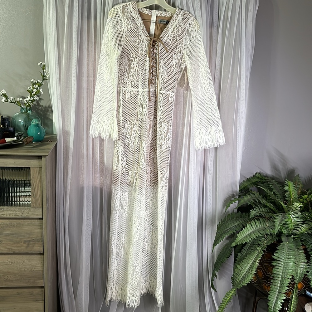 NWT Gorgeous Alice & You through Boston Proper lace dress with lace up front! - Picture 2 of 11
